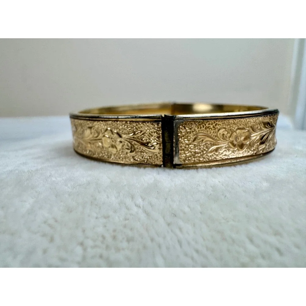 Krementz Vintage Gold Plated Etched Floral Hinged Bangle Bracelet Safety Chain - Picture 10 of 13